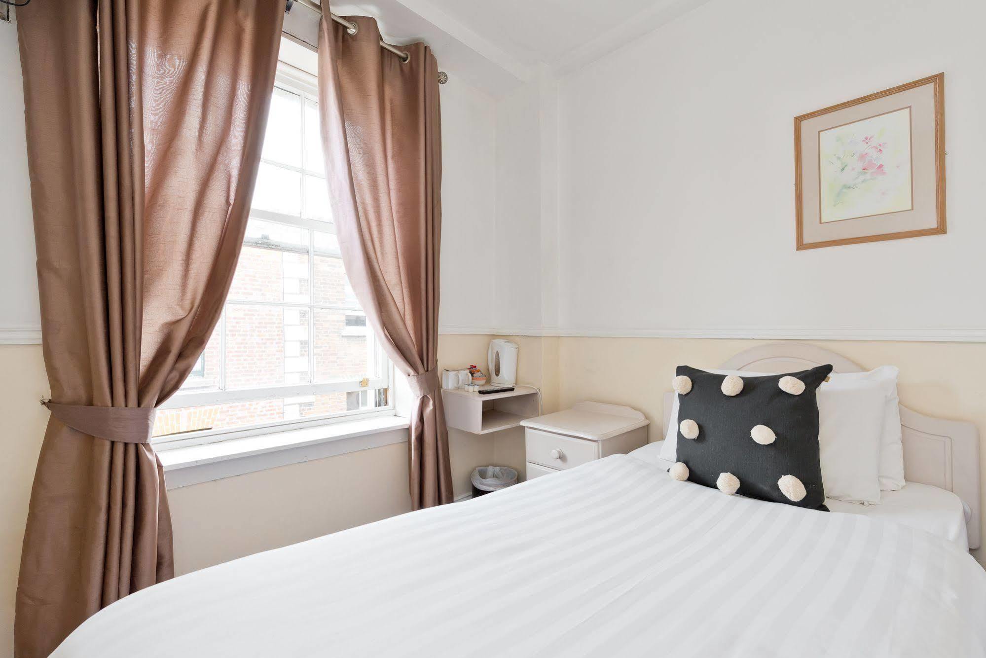 Riverhouse Of Temple Bar Hotel 2*