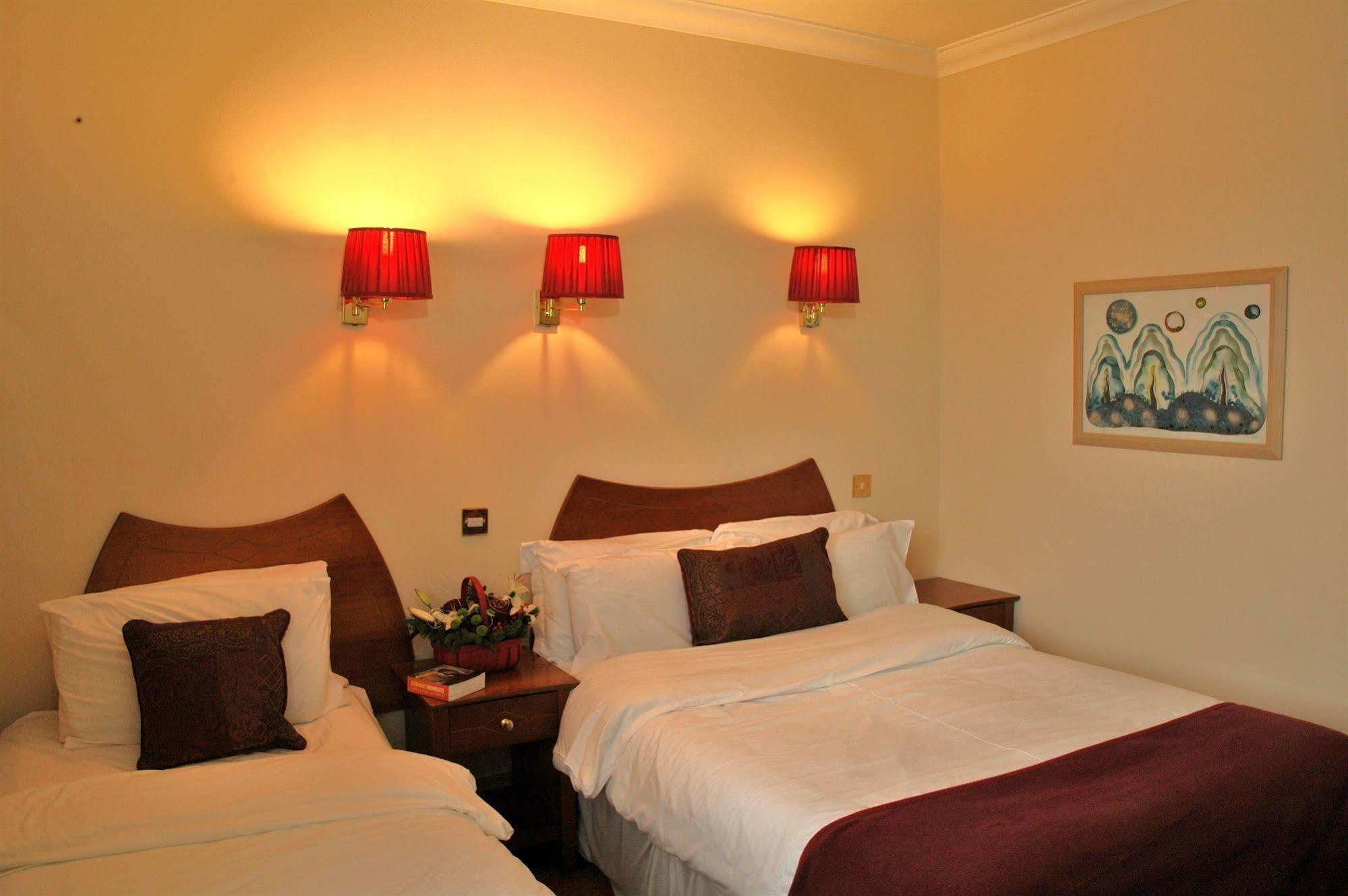 Uppercross House 3*