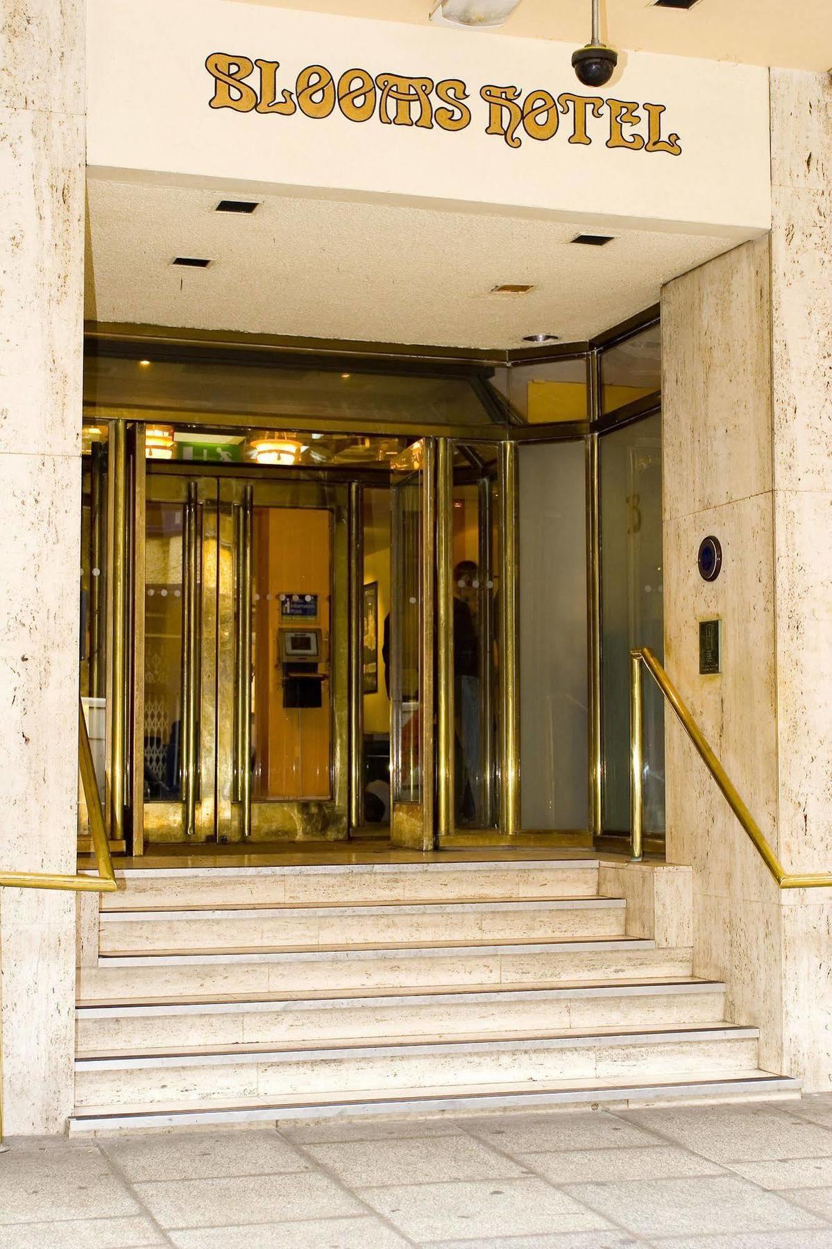 Blooms Hotel 3*