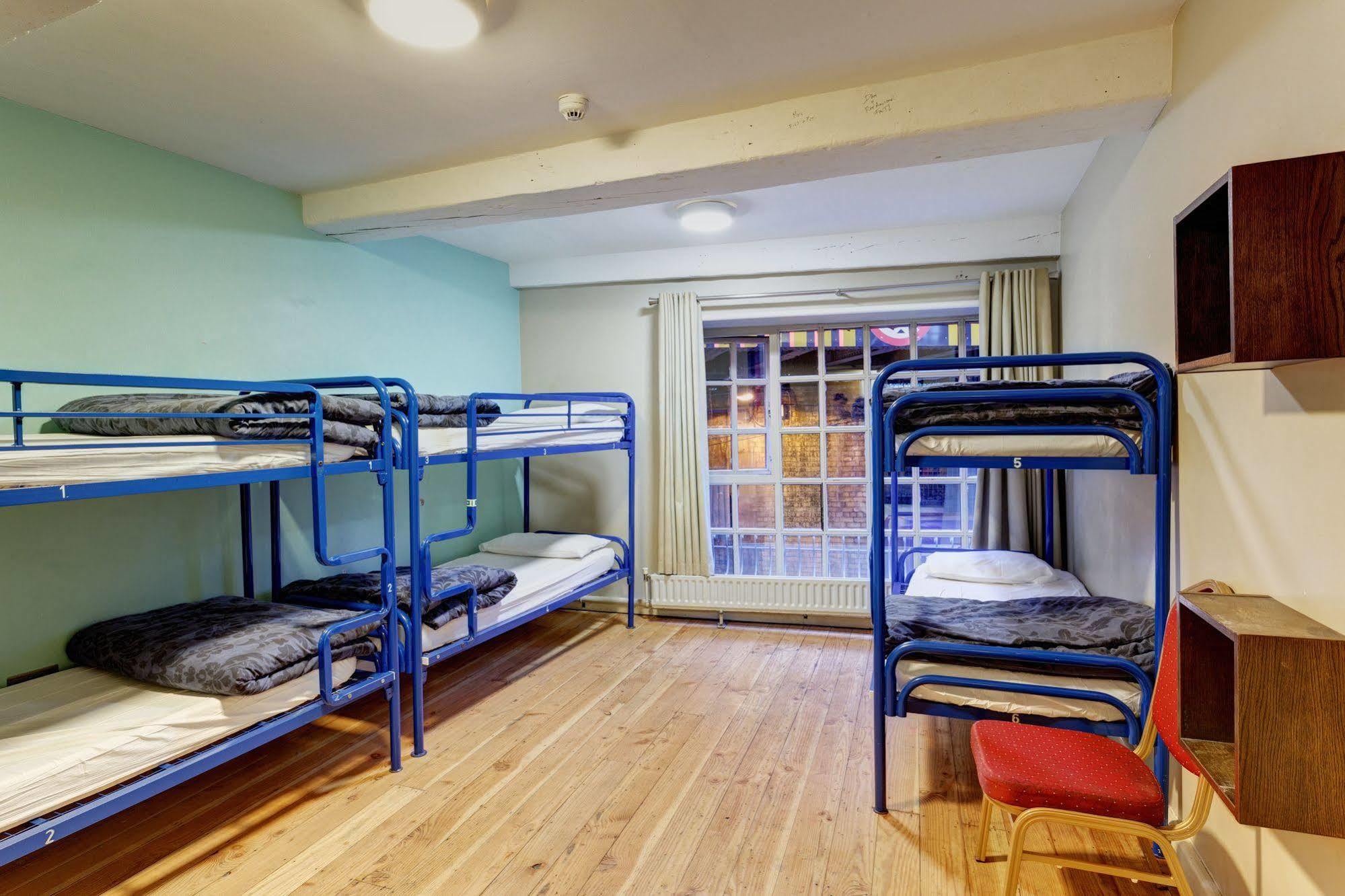 Hostel Isaacs *