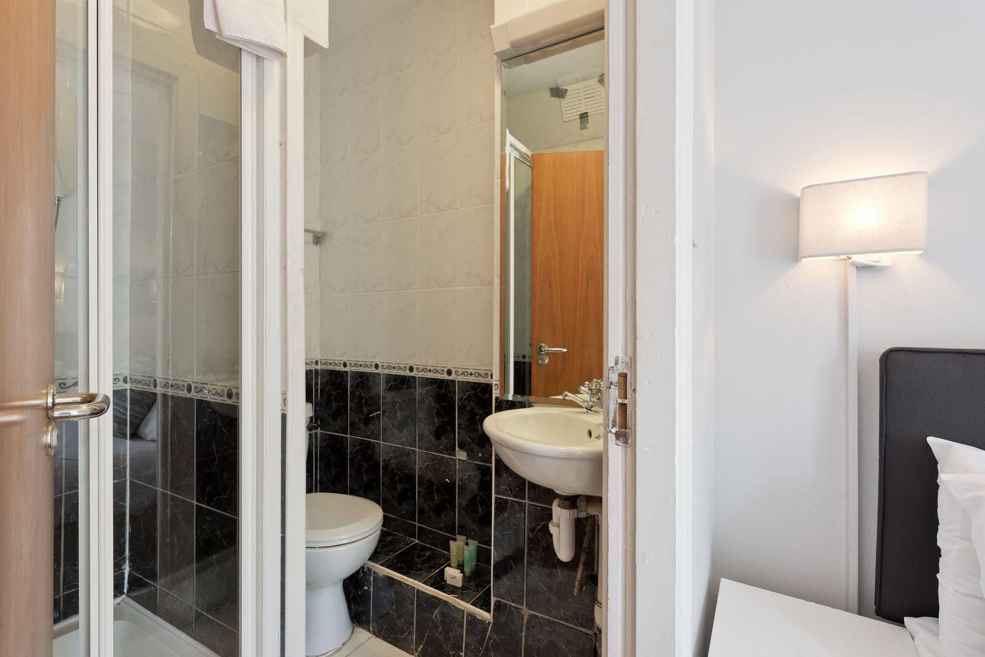 Riverhouse Of Temple Bar Hotel 2*