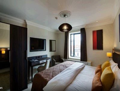 Hotel 7, Centre
