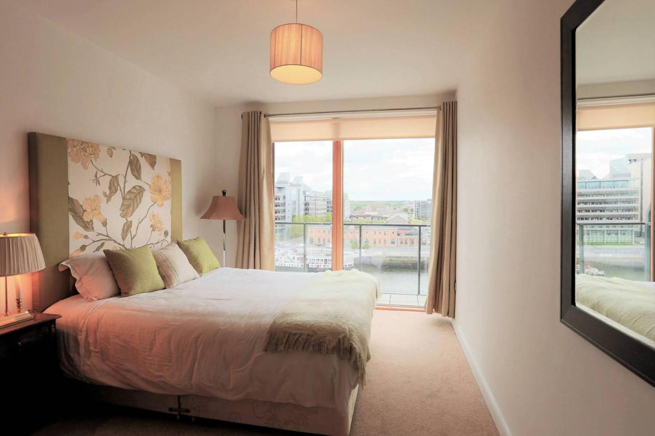Best Location Luxury Penthouse Style Apt. Holiday home *