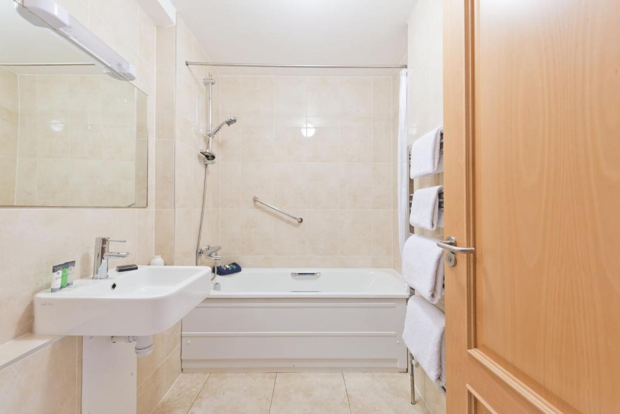 Broc House Aparthotel 4*