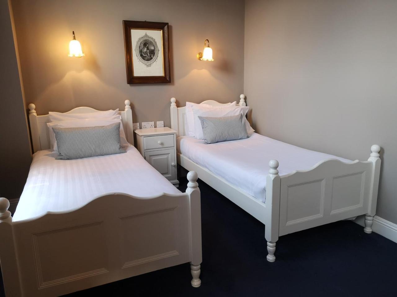 Guest house O'neills Victorian Pub & Townhouse