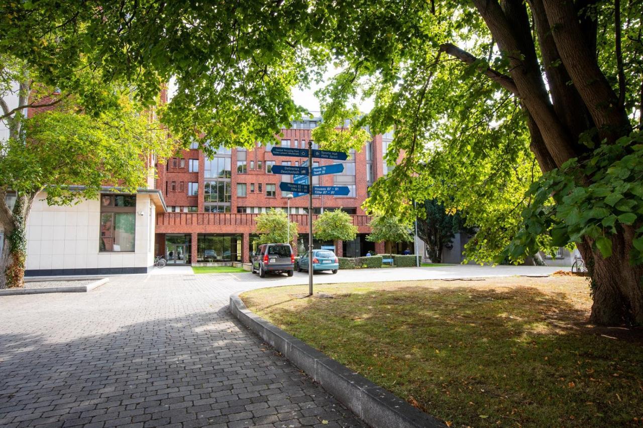 Trinity Hall - Suburban Apartment