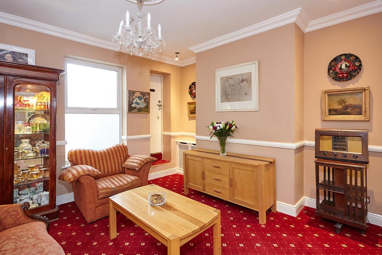 Hotel Uppercross House 3*