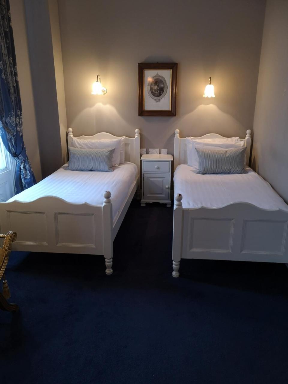 O'neills Victorian Pub & Townhouse Guest house