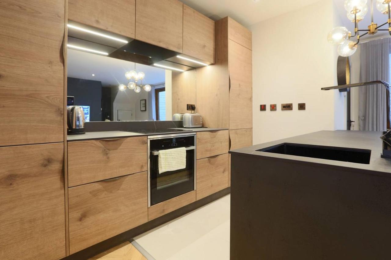 Brand New! Large & Luxurious Mews In 4!