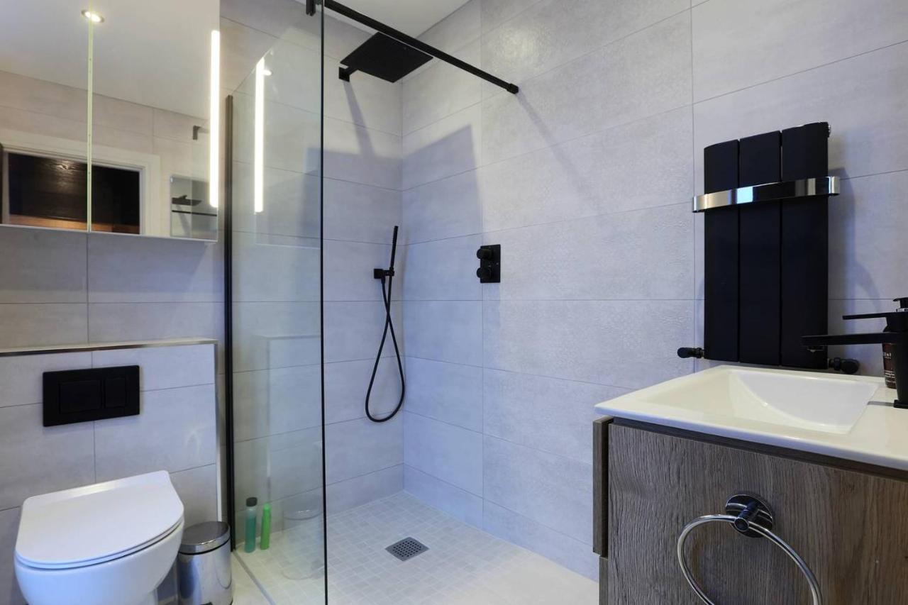 Brand New! Large & Luxurious Mews In 4! Holiday home