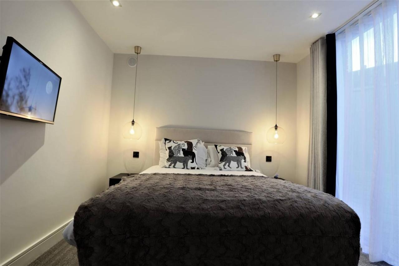 Brand New! Large & Luxurious Mews In 4! Holiday home *