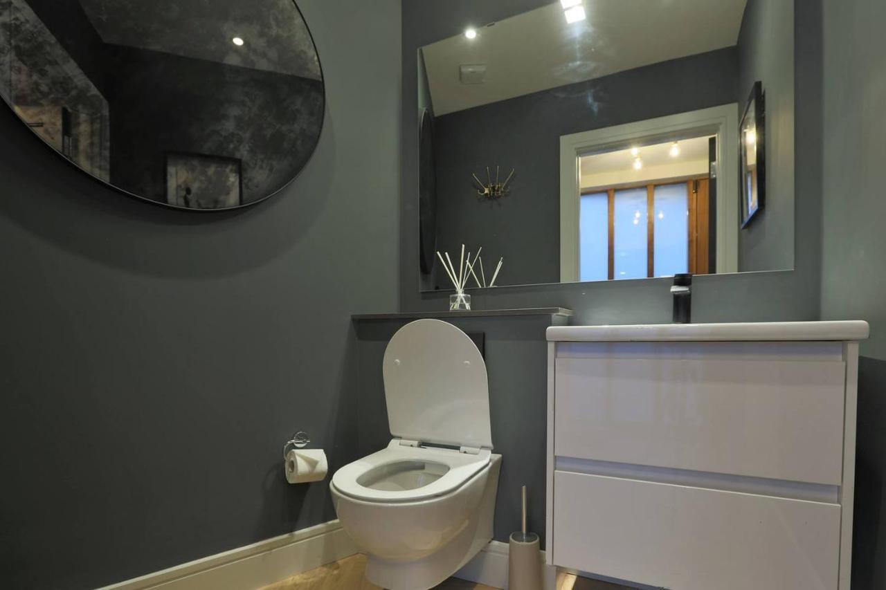 Brand New! Large & Luxurious Mews In 4! Holiday home Dublin