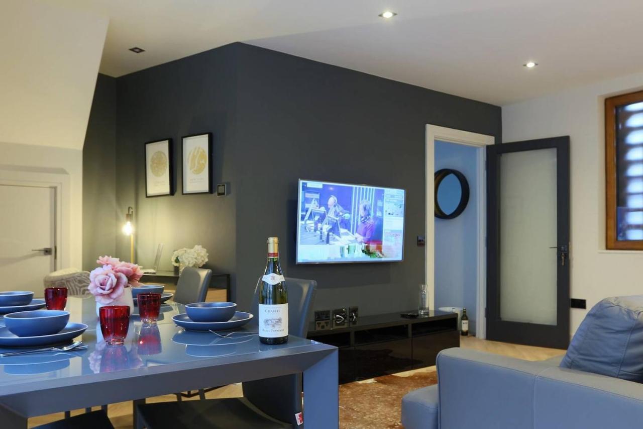 Holiday home Brand New! Large & Luxurious Mews In 4! *