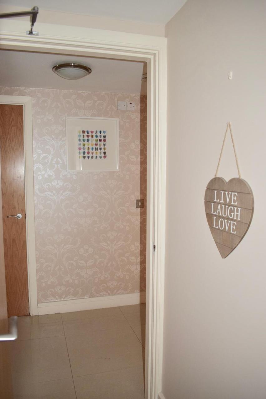 2 Bedroom Grand Canal Dock- Breathtaking Liffey Views