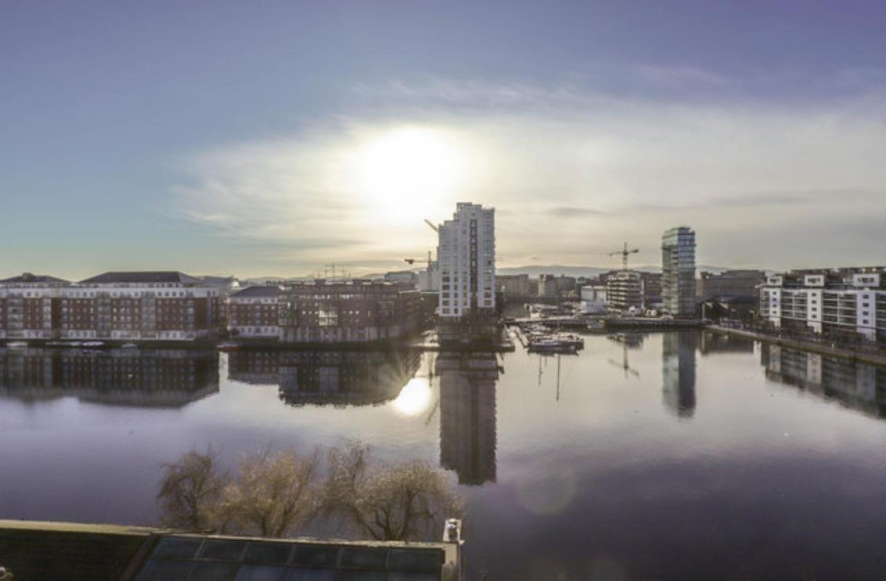 Apartment 2 Bedroom Grand Canal Dock- Breathtaking Liffey Views