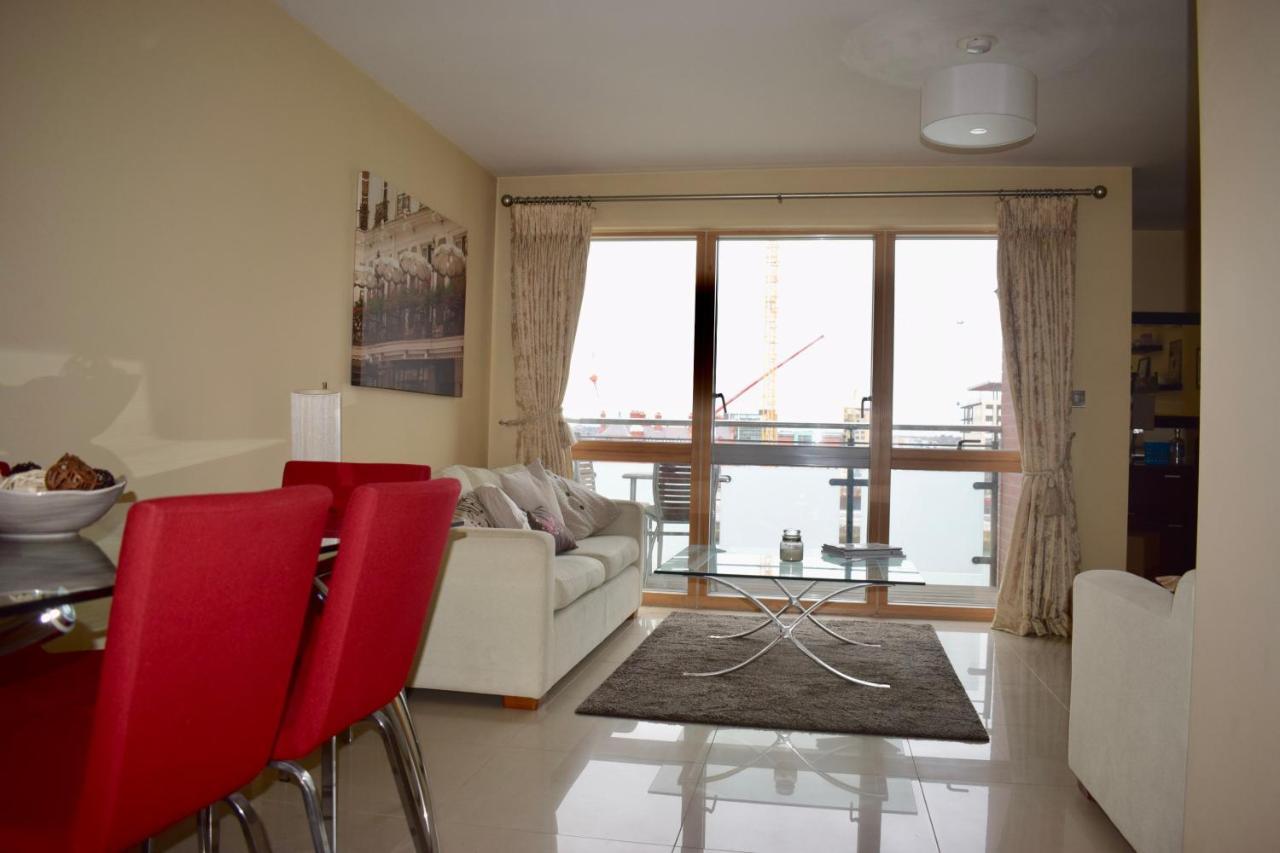 Apartment 2 Bedroom Grand Canal Dock- Breathtaking Liffey Views Dublin