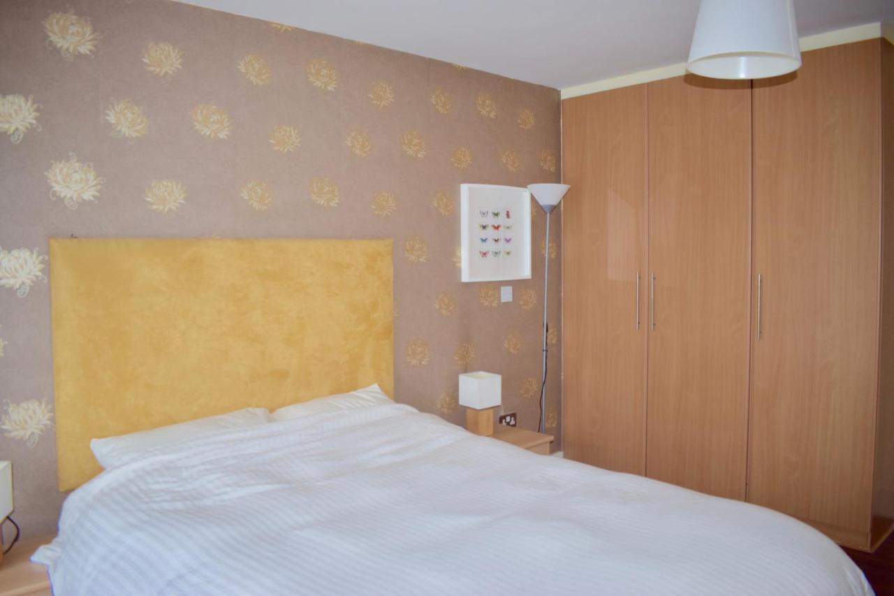 2 Bedroom Grand Canal Dock- Breathtaking Liffey Views *