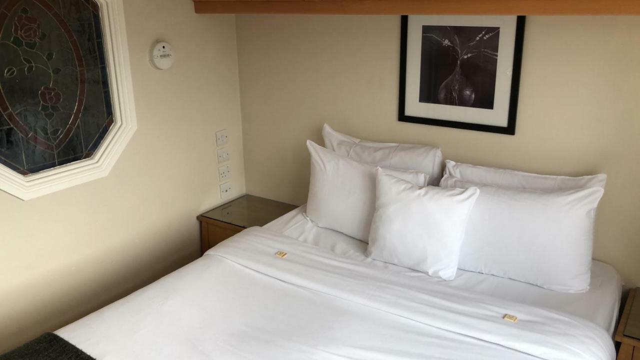 Leeson Apartment