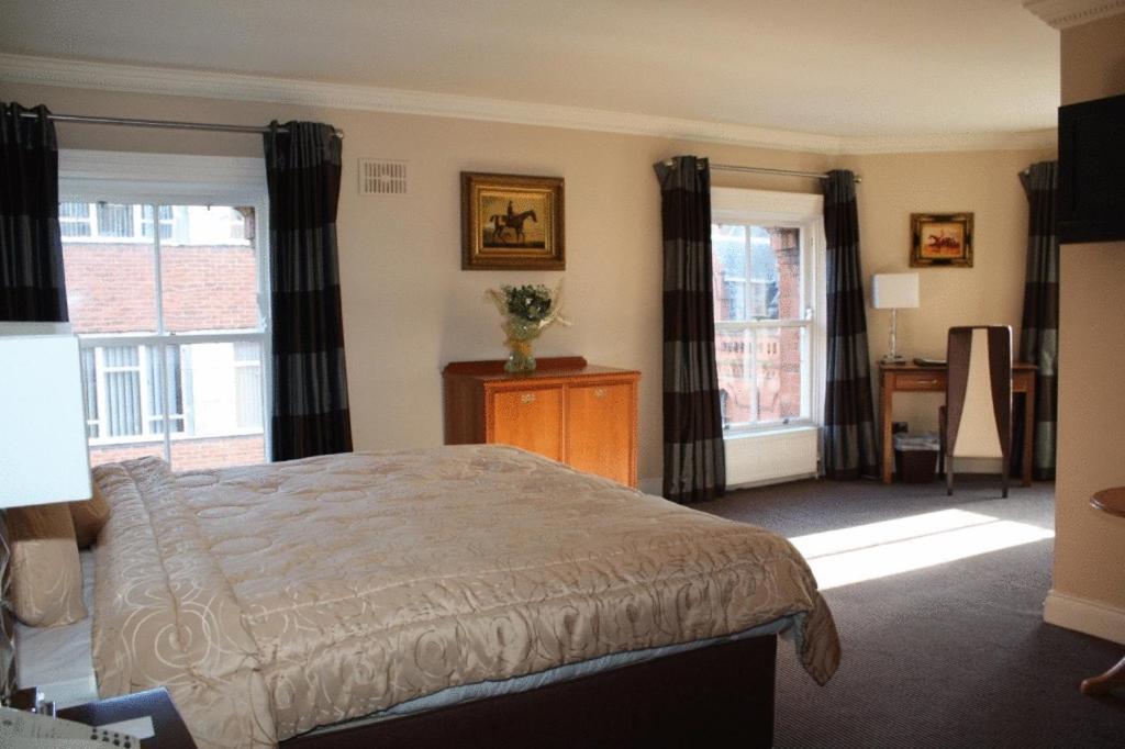 Central Hotel 3*
