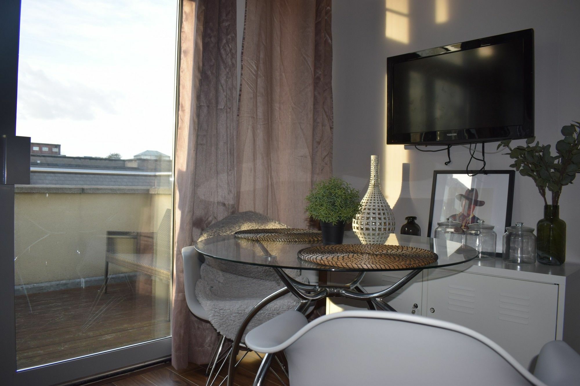 1 Bedroom With Balcony In * Dublin