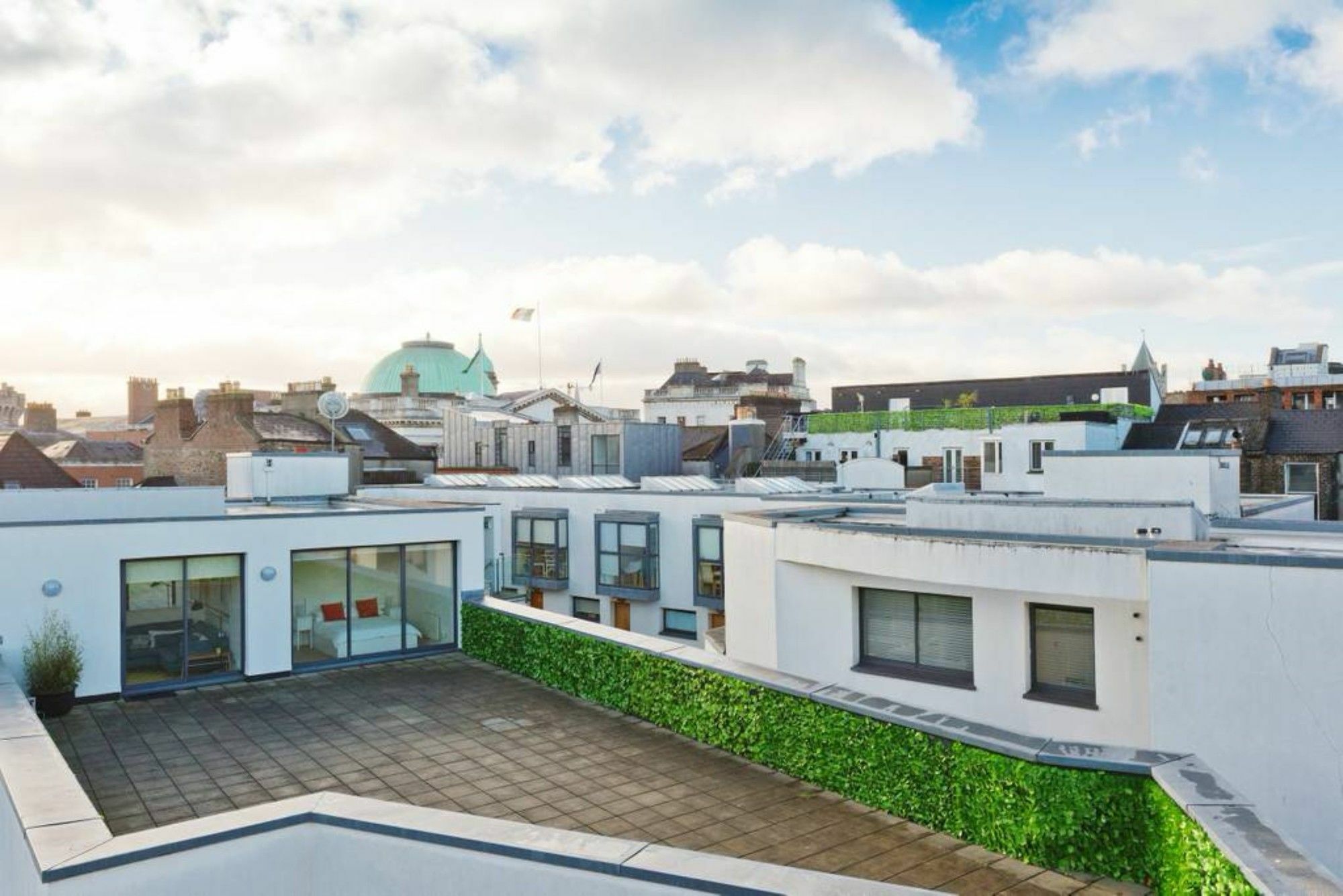 2 Bedroom Centre With Patio Sleeps 6 Apartment *