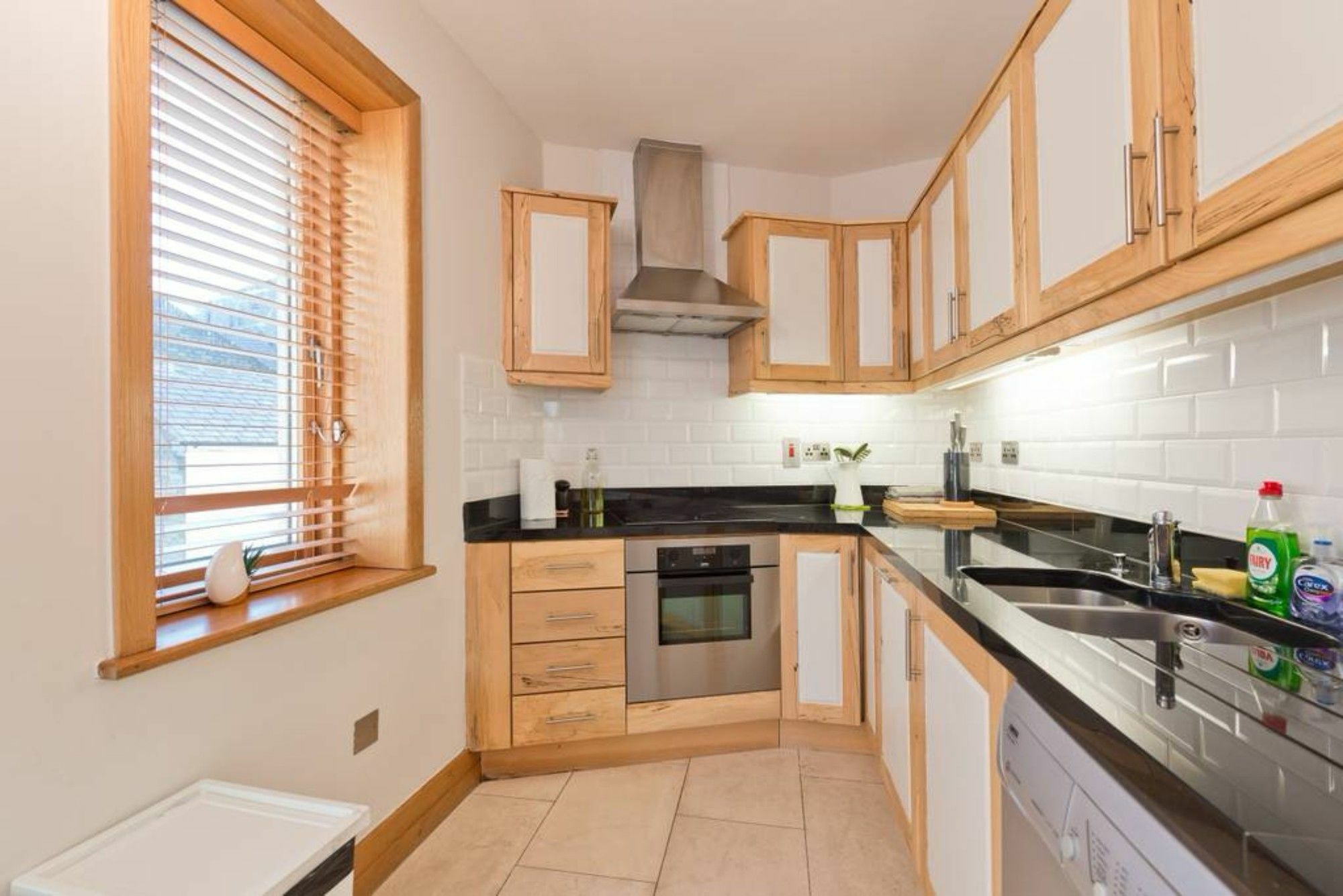 2 Bedroom Centre With Patio Sleeps 6 Apartment