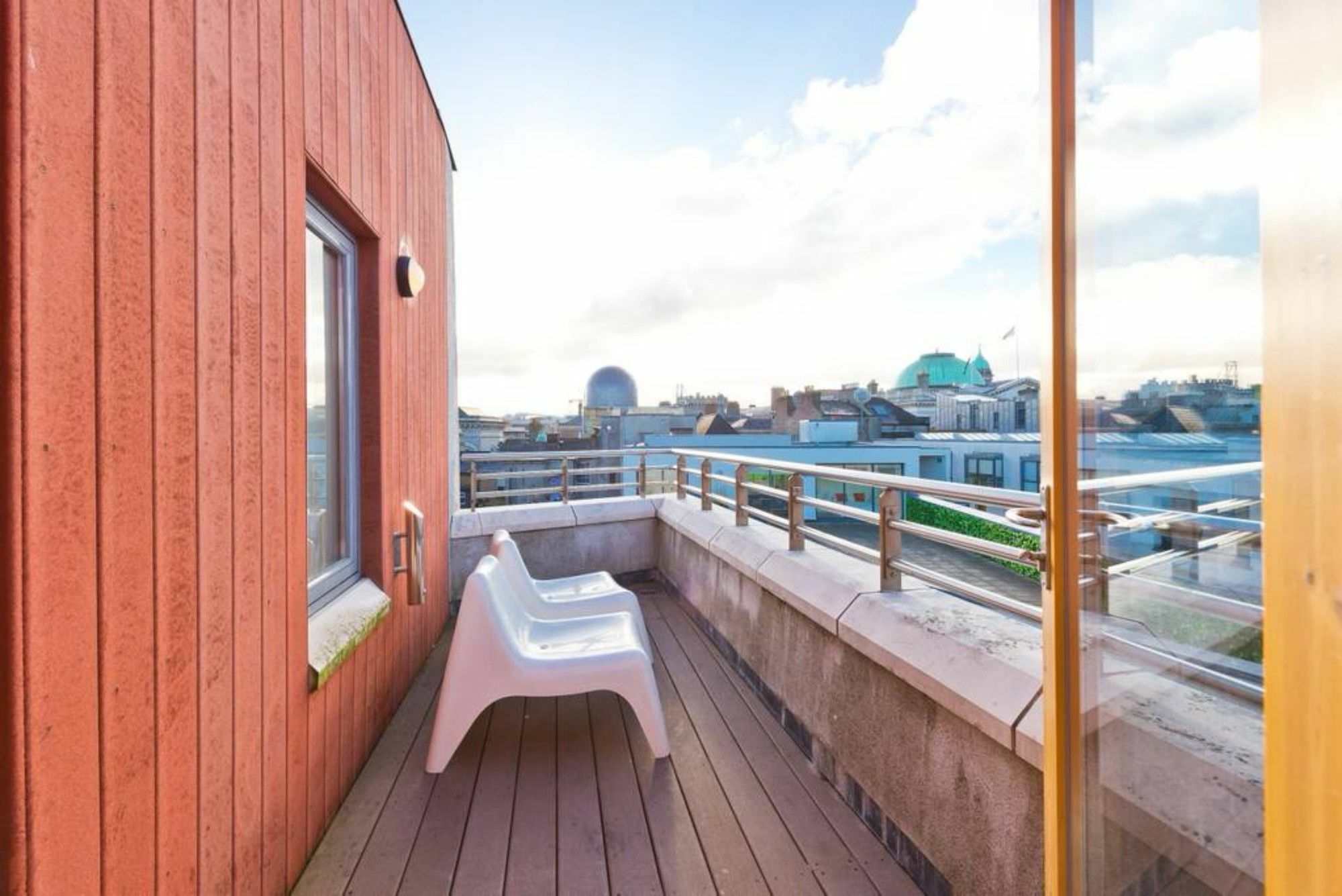 Apartment 2 Bedroom Centre With Patio Sleeps 6