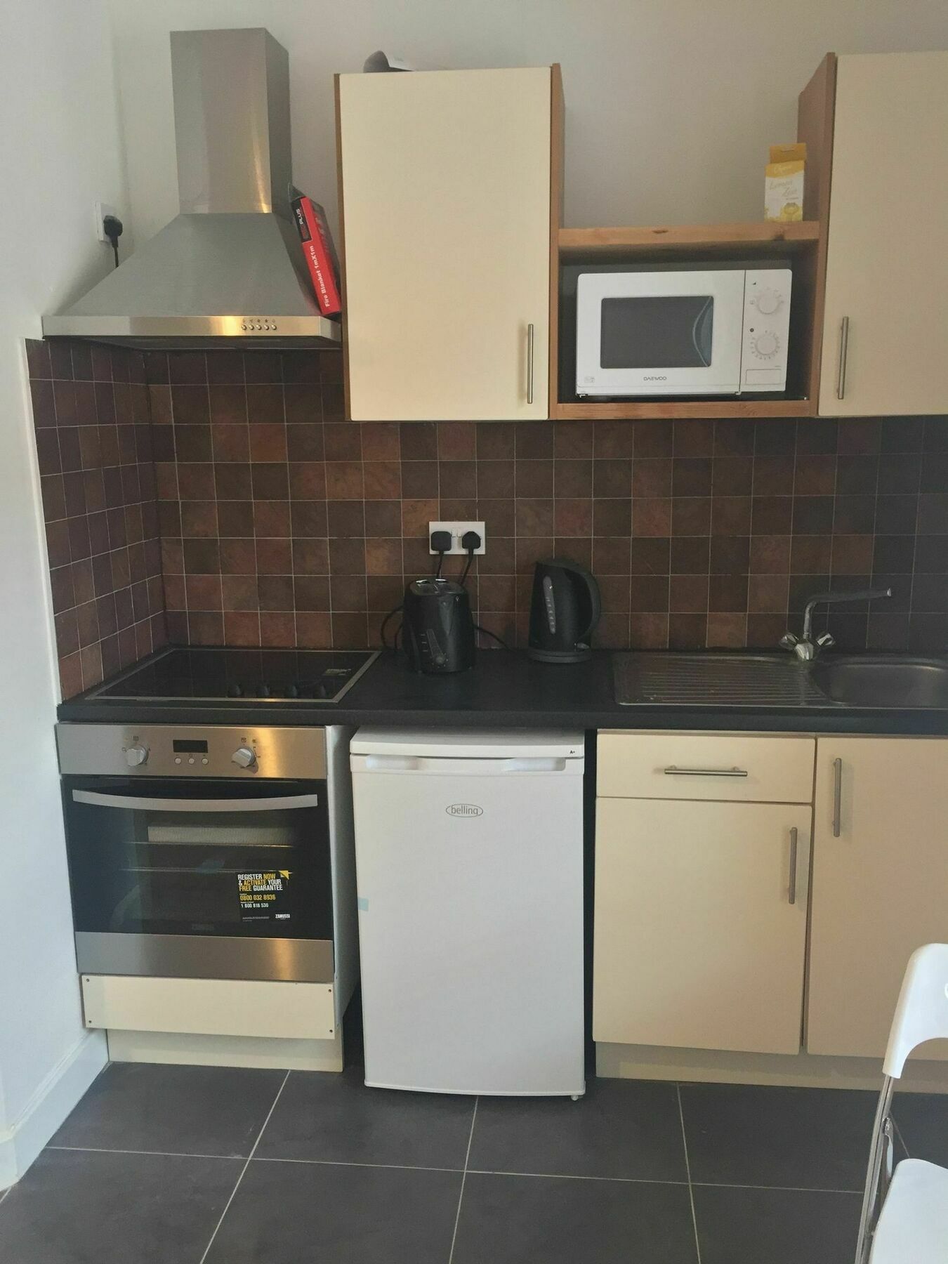 Sherrard Street Apartment *