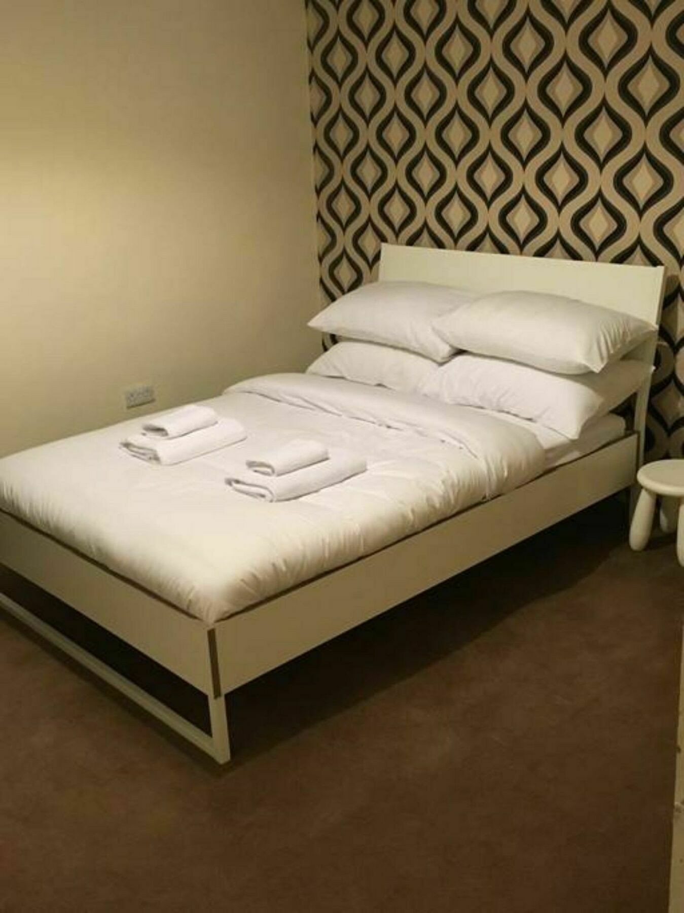 Apartment 3 Bedroom House With Free Parking *