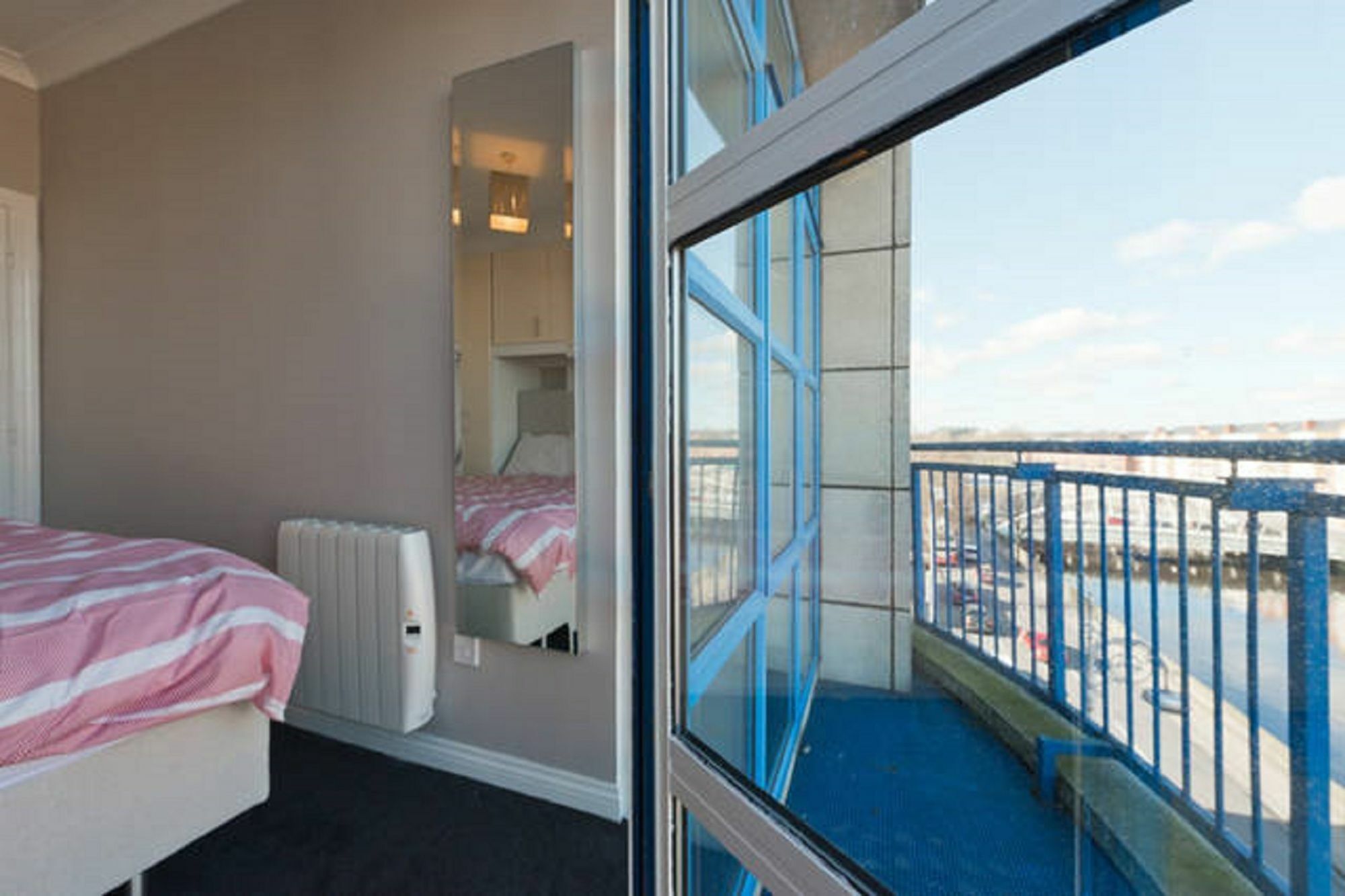 Pier 19 Apartment