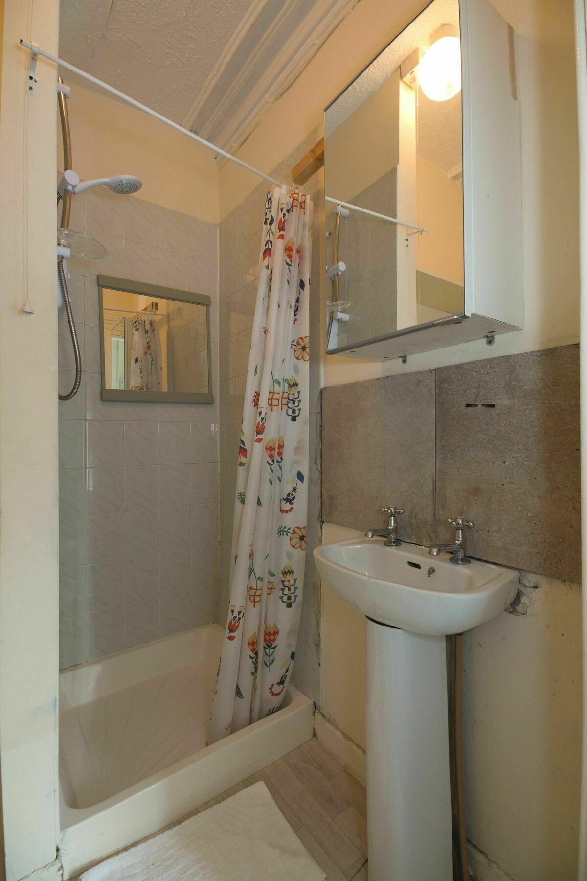 Belvidere Road Apartment *