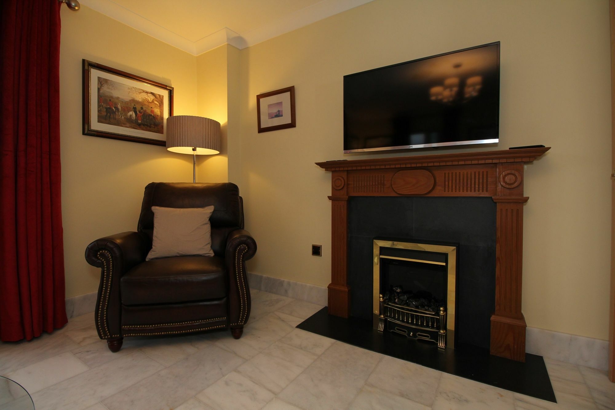 Luxury River View Apartment *