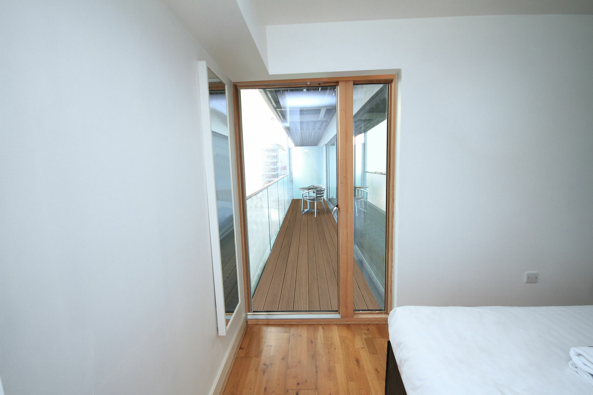 Magnificent Waterview Forbes Street * Dublin