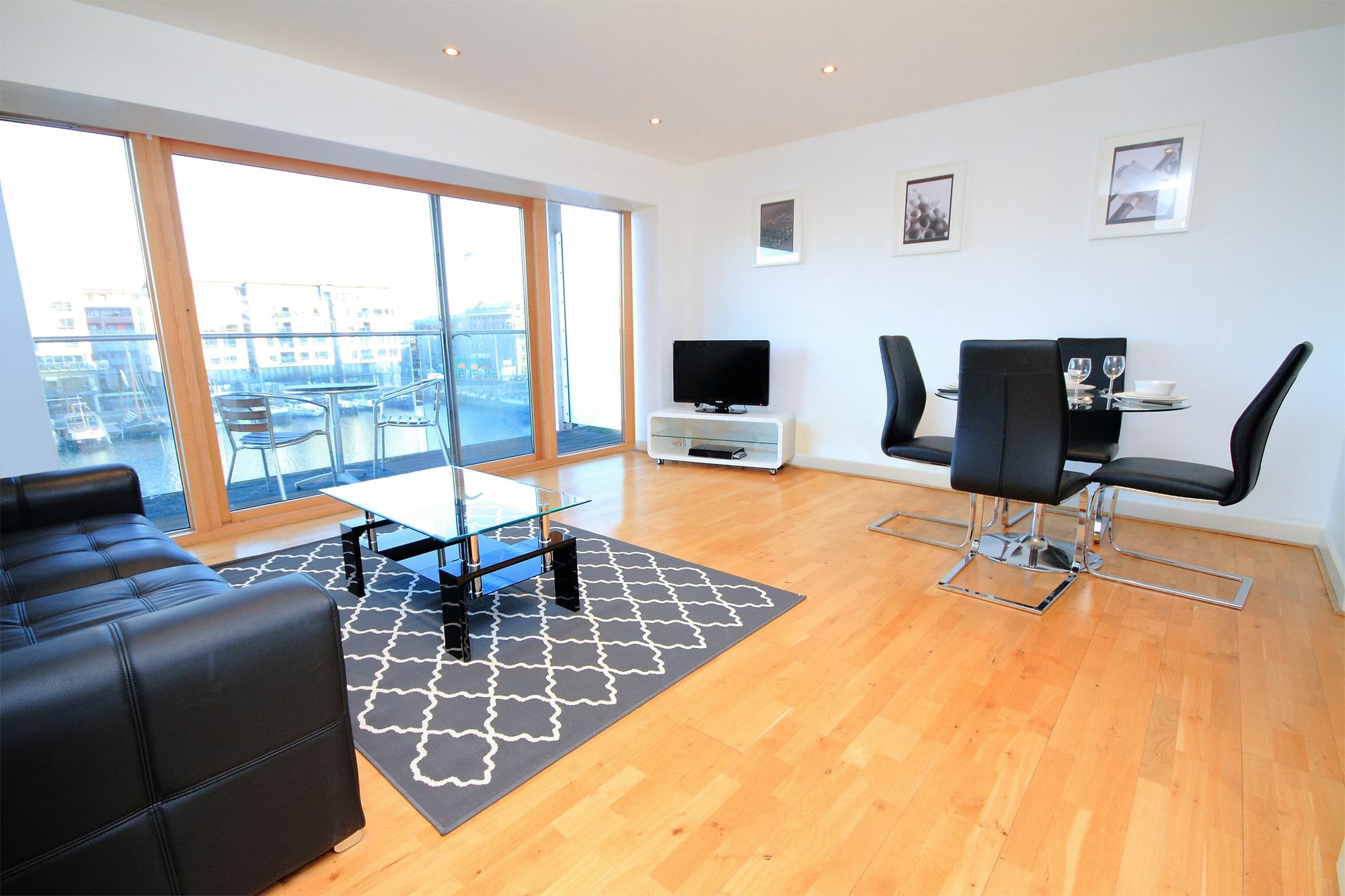 Magnificent Waterview Forbes Street Apartment