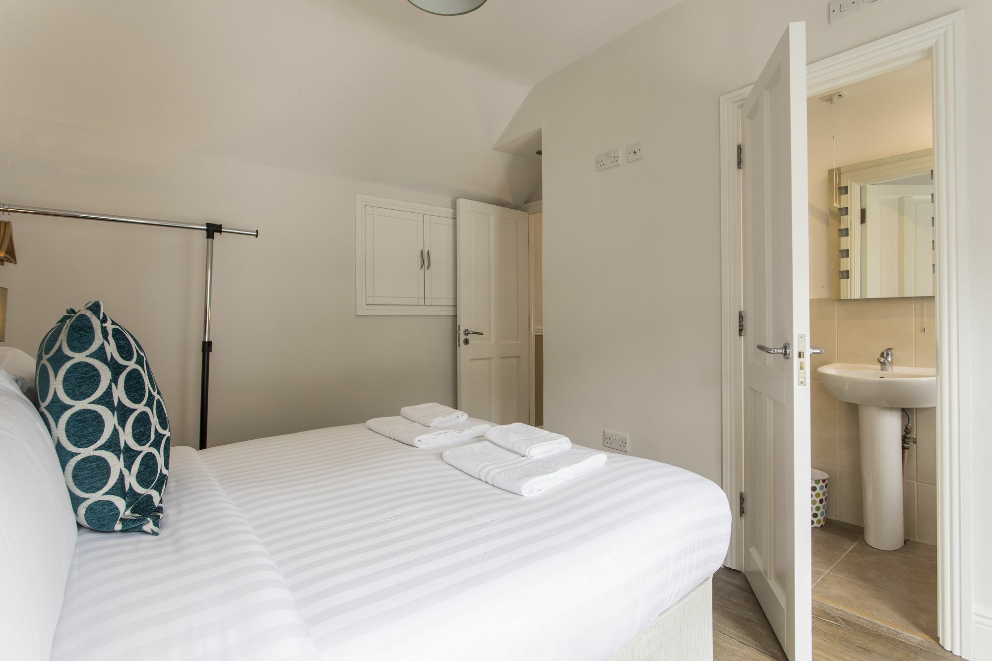 The Kingsland Townhouse Apartment