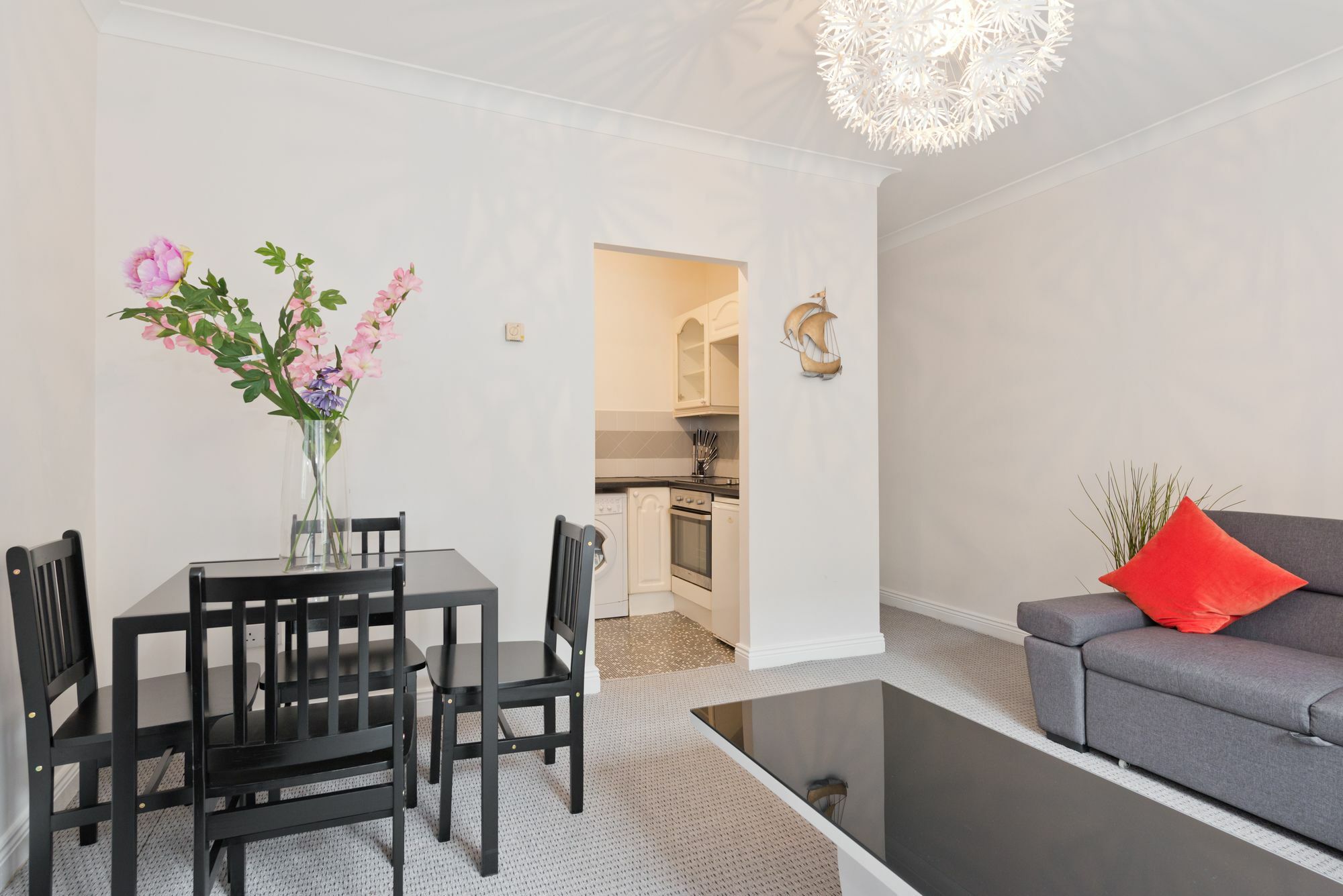 Trinity College Area Apartment *