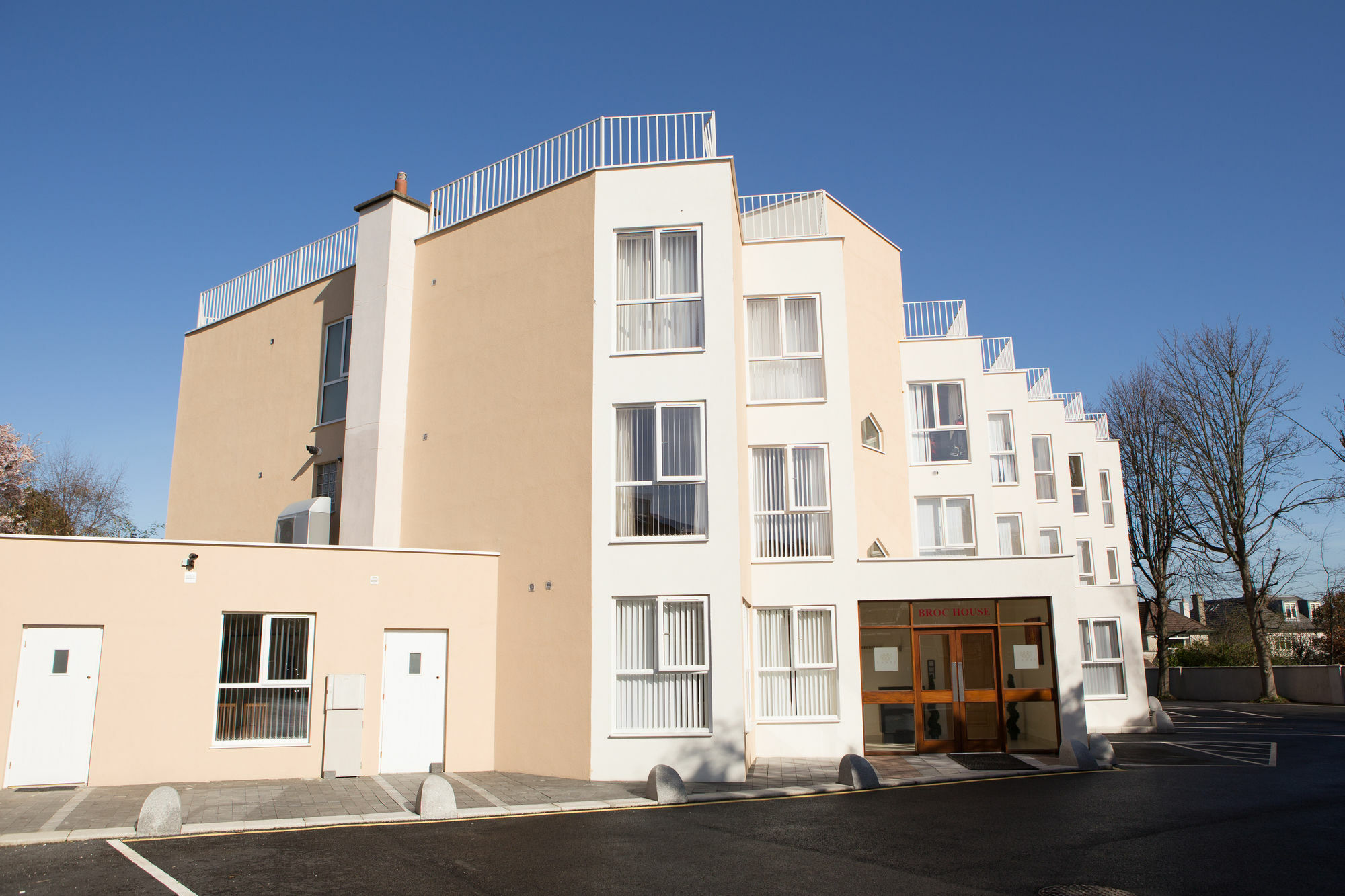 Broc House Aparthotel 4*