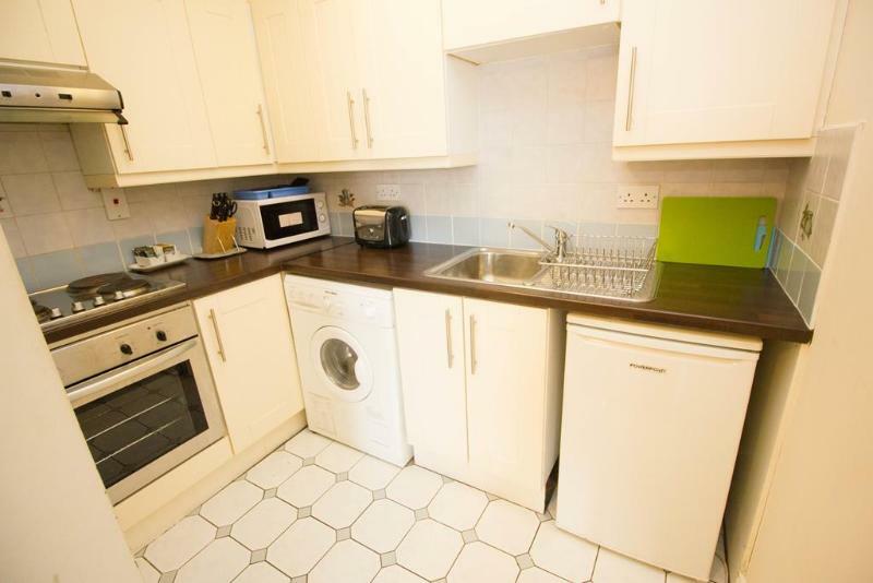 Drury Court 3*
