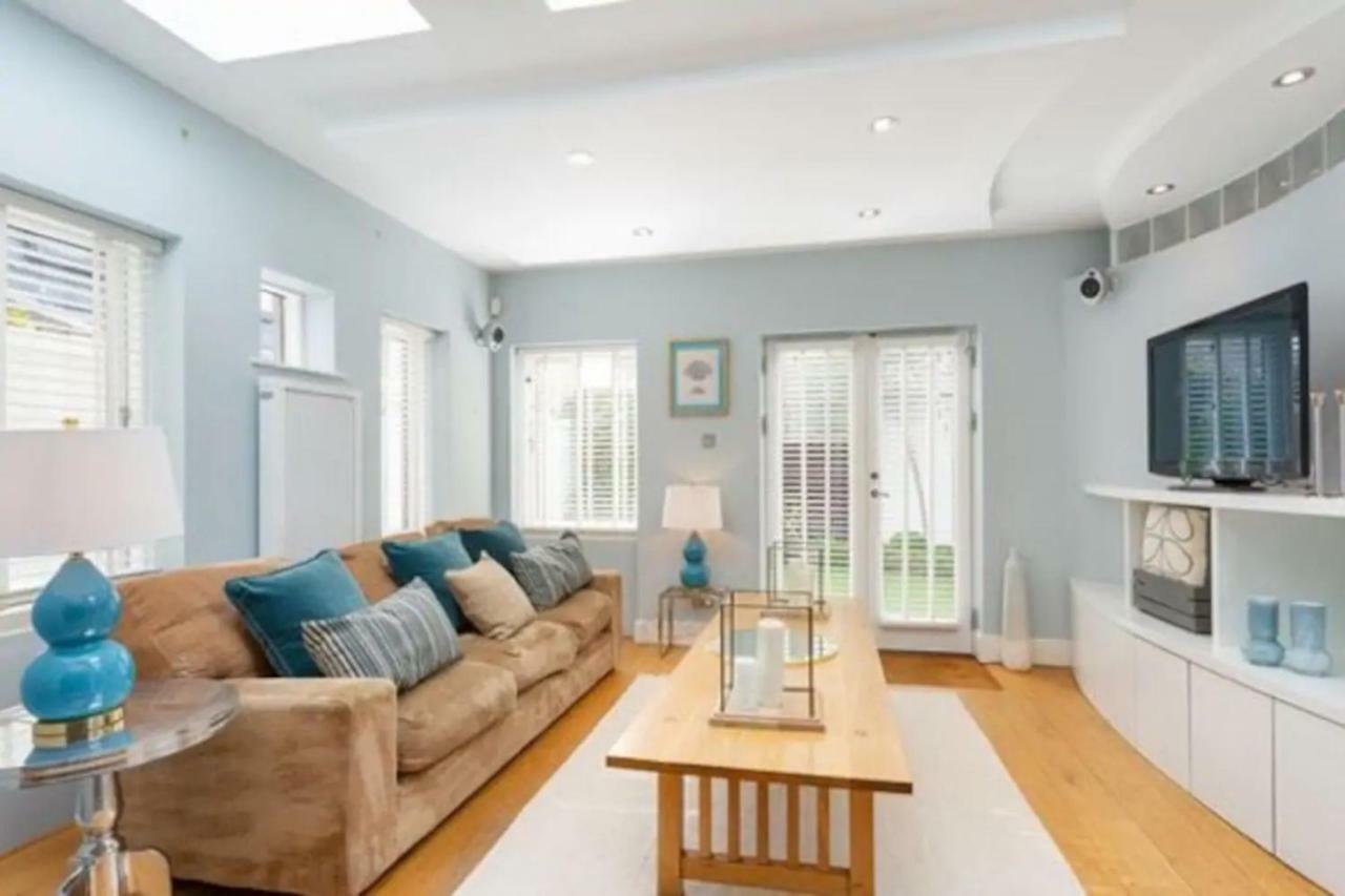 Refurbished Traditional Townhouse Vakantiehuis *