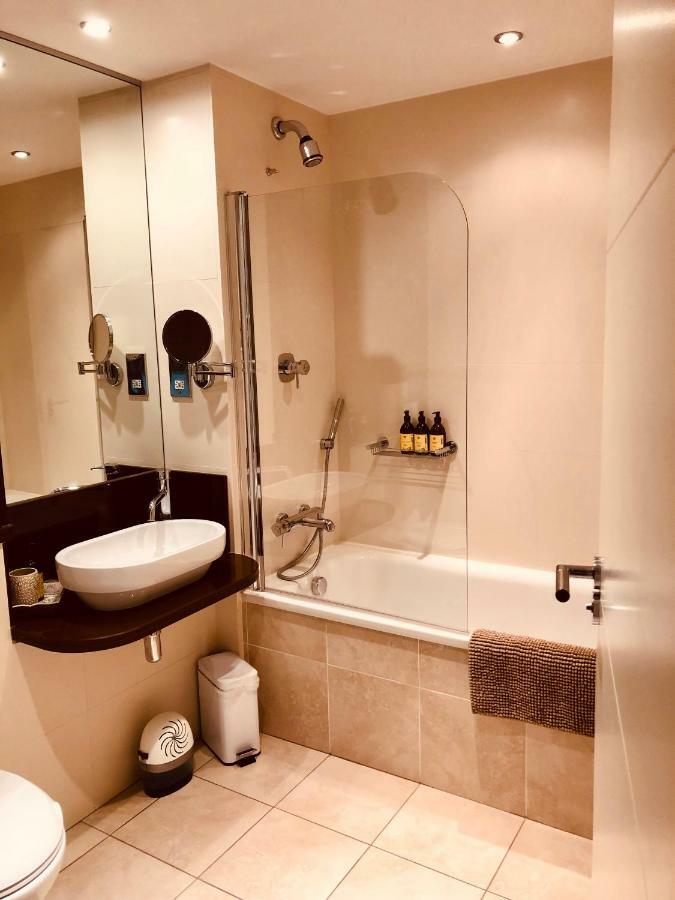 Deluxe Double In Modern Close To Rds & Centre Bed & Breakfast Dublin