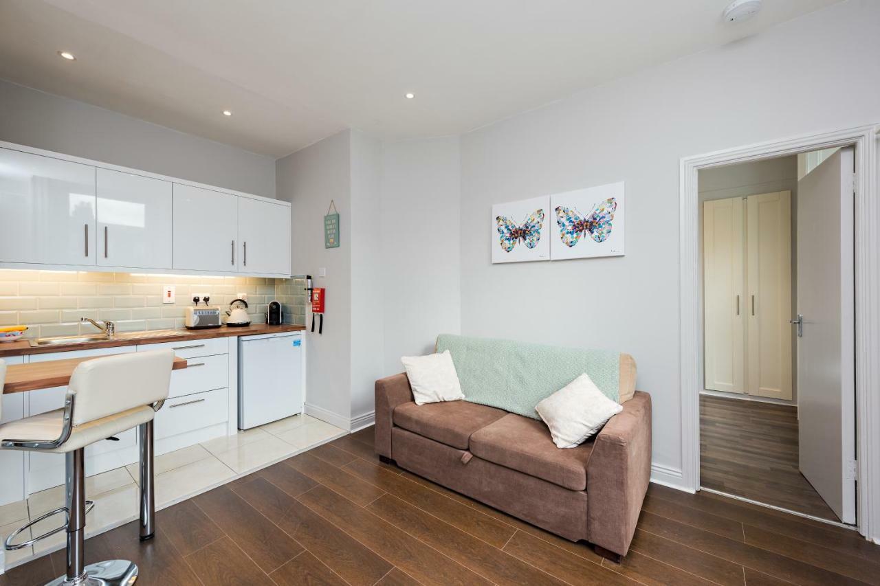 Apartment D-6 *