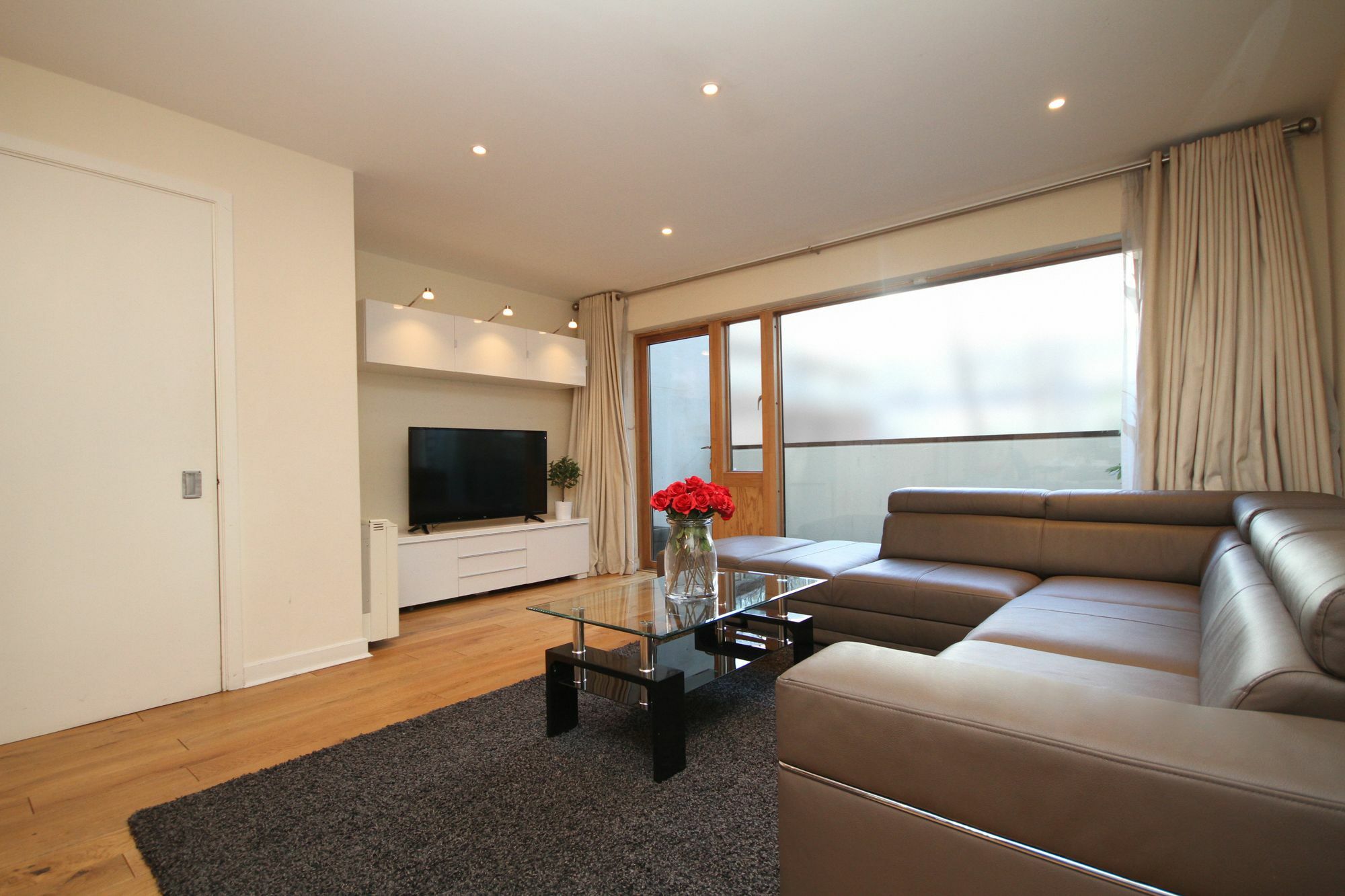 Beautiful Pearse Street Apartment *