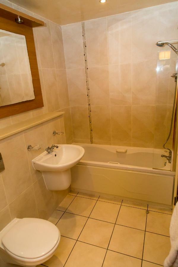Spacous Dublin Escape 3Br Ensuited Free Parking *