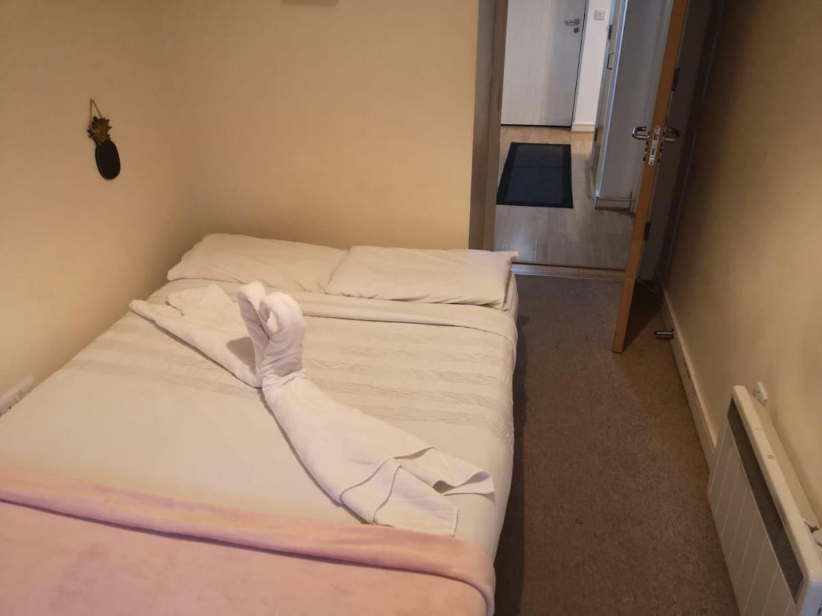 Mellowes Quay Apt * Dublin