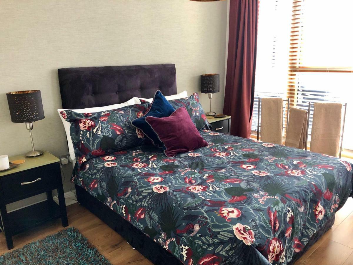 Deluxe Double In Modern Close To Rds & Centre *