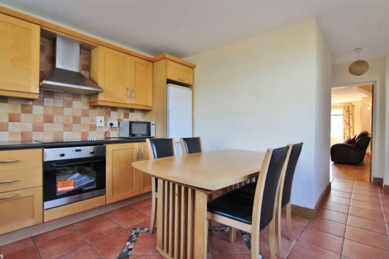 3 Bedroom Family In Residential Area Near Centre Holiday home