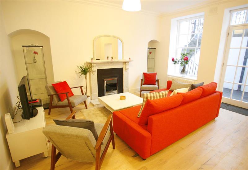 Short Let Direct - Mountjoy Square D1 Apartment