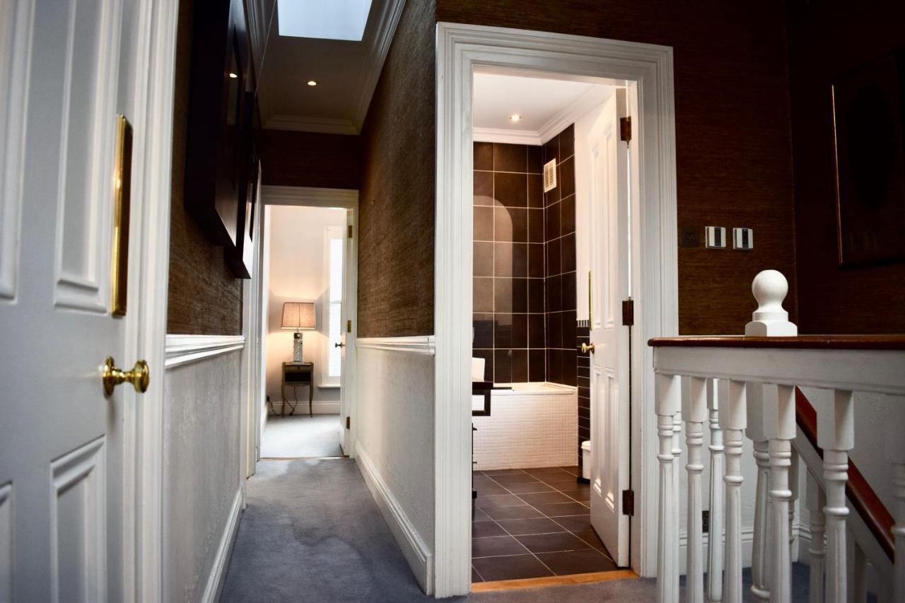 Vakantiehuis Refurbished Traditional Townhouse *