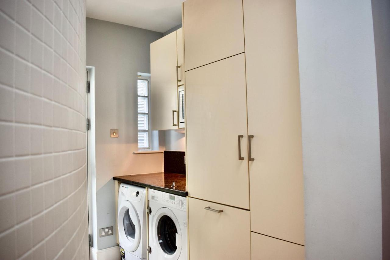 Vakantiehuis Refurbished Traditional Townhouse *