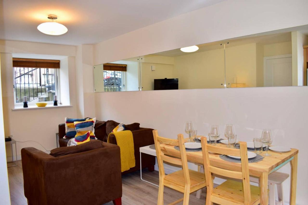 Apartment Spacious And Bright 2 Bedroom In 2 *